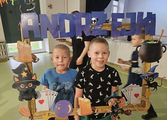 Grafika 6: Dyskoteka Andrzejkowa 