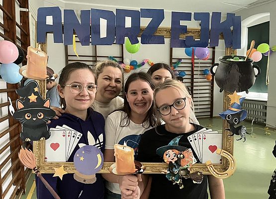 Grafika 7: Dyskoteka Andrzejkowa 