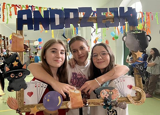 Grafika 19: Dyskoteka Andrzejkowa 