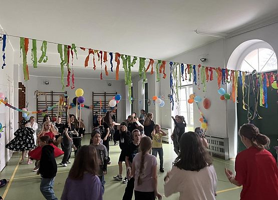 Grafika 18: Dyskoteka Andrzejkowa 