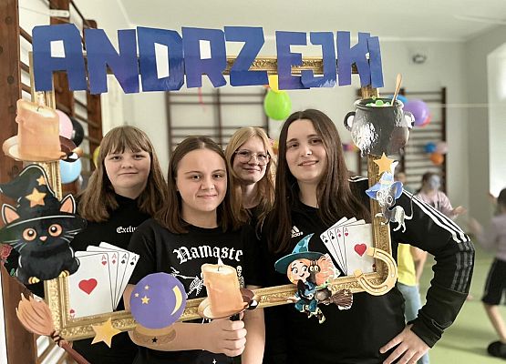 Grafika 20: Dyskoteka Andrzejkowa 