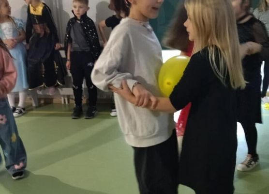 Grafika 25: Dyskoteka Andrzejkowa 