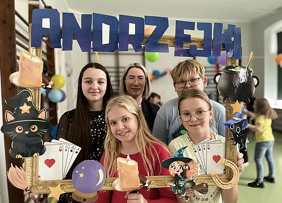 Grafika 32: Dyskoteka Andrzejkowa 