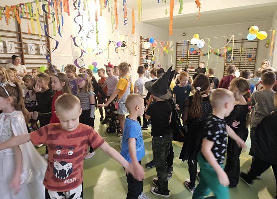 Grafika 36: Dyskoteka Andrzejkowa 