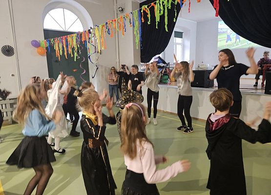 Grafika 39: Dyskoteka Andrzejkowa 