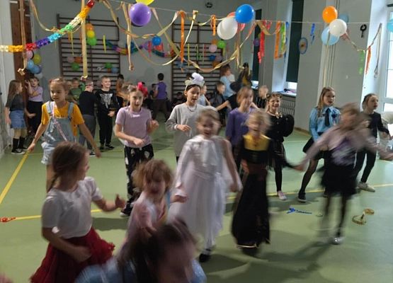 Grafika 45: Dyskoteka Andrzejkowa 