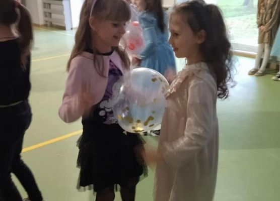 Grafika 49: Dyskoteka Andrzejkowa 