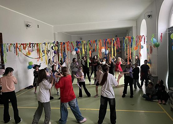 Grafika 51: Dyskoteka Andrzejkowa 