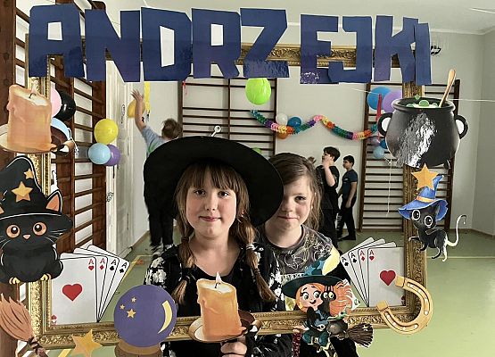 Grafika 54: Dyskoteka Andrzejkowa 