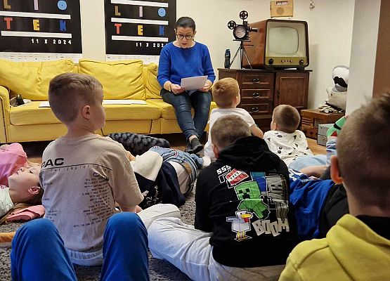 Grafika 3: Kaszubskie opowieści prof. Daniela Kalinowskiego na zajęciach czytelniczych z klasą IIB