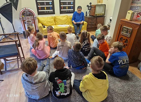 Grafika 6: Kaszubskie opowieści prof. Daniela Kalinowskiego na zajęciach czytelniczych z klasą IIB