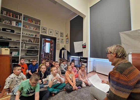 Grafika 9: Kaszubskie opowieści prof. Daniela Kalinowskiego na zajęciach czytelniczych z klasą IIB