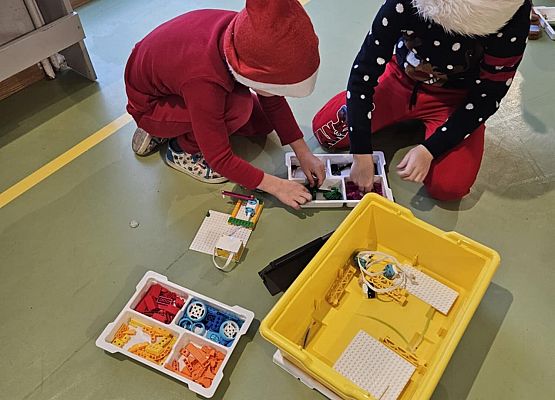 Grafika 2: Mikołajkowe zajęcia z robotyki