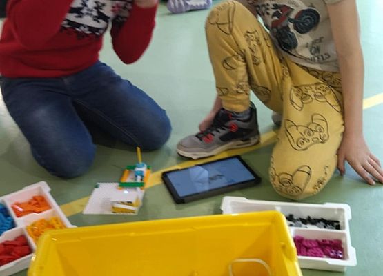 Grafika 1: Mikołajkowe zajęcia z robotyki