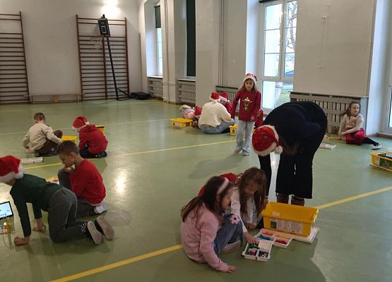 Grafika 3: Mikołajkowe zajęcia z robotyki