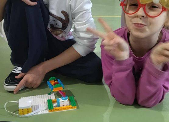 Grafika 6: Mikołajkowe zajęcia z robotyki