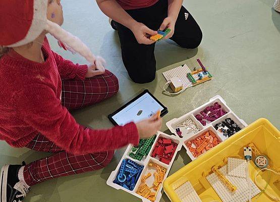 Grafika 13: Mikołajkowe zajęcia z robotyki