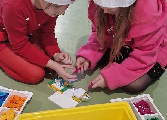 Grafika 14: Mikołajkowe zajęcia z robotyki