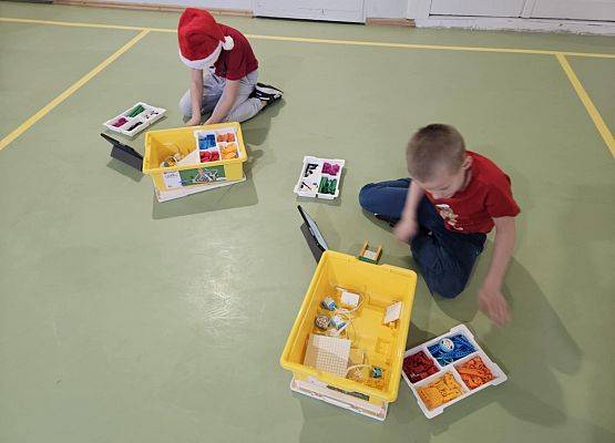 Grafika 16: Mikołajkowe zajęcia z robotyki