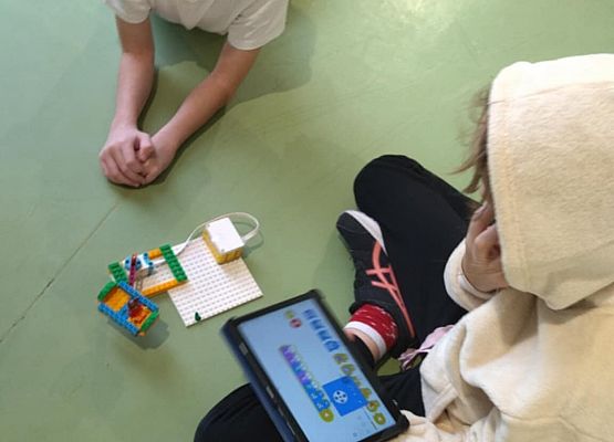 Grafika 17: Mikołajkowe zajęcia z robotyki