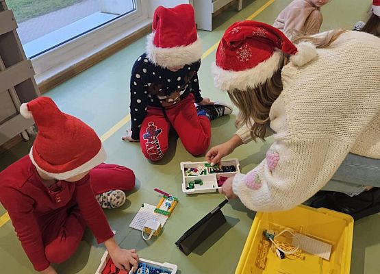 Grafika 20: Mikołajkowe zajęcia z robotyki