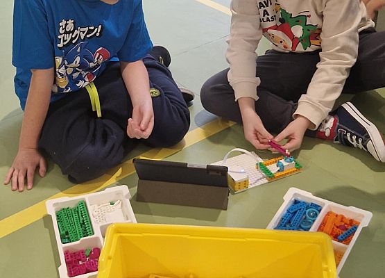 Grafika 21: Mikołajkowe zajęcia z robotyki