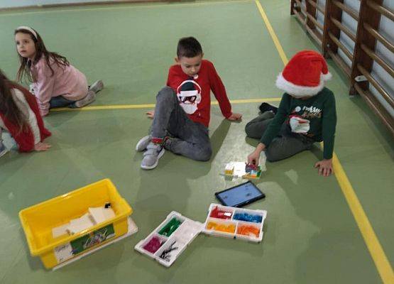 Grafika 23: Mikołajkowe zajęcia z robotyki