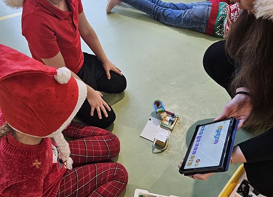 Grafika 24: Mikołajkowe zajęcia z robotyki