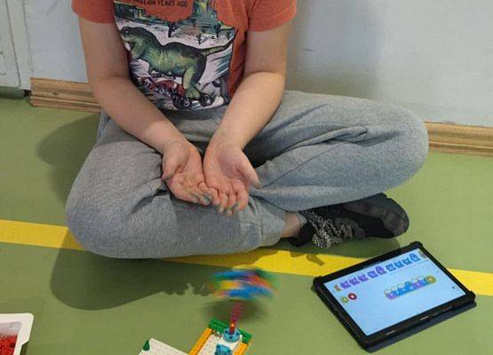 Grafika 25: Mikołajkowe zajęcia z robotyki