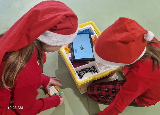 Grafika 30: Mikołajkowe zajęcia z robotyki