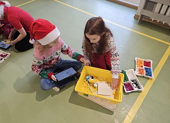 Grafika 33: Mikołajkowe zajęcia z robotyki