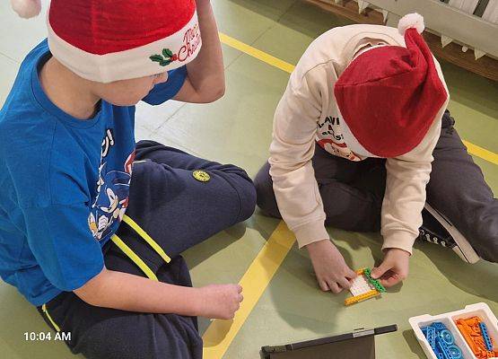 Grafika 34: Mikołajkowe zajęcia z robotyki