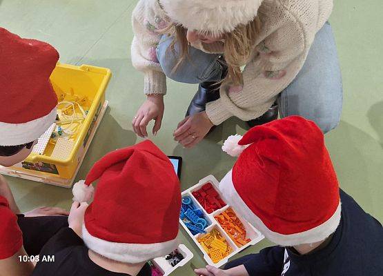 Grafika 36: Mikołajkowe zajęcia z robotyki