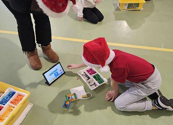 Grafika 42: Mikołajkowe zajęcia z robotyki