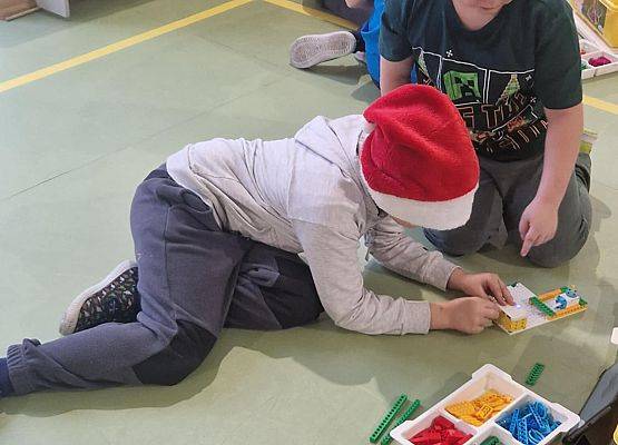 Grafika 43: Mikołajkowe zajęcia z robotyki