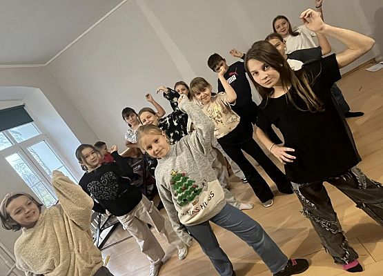 Grafika 4: Przygotowania do Świątecznego Festynu