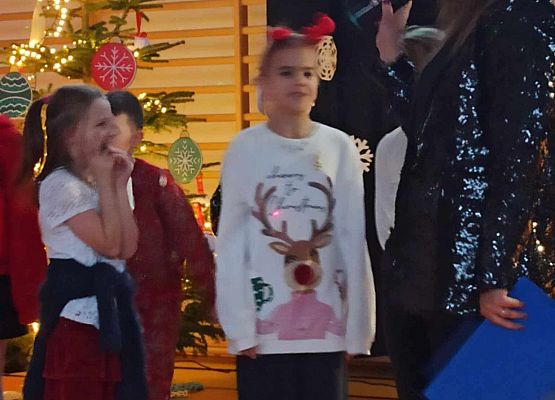 Grafika 4: Zapraszamy do obejrzenia fotorelacji z Mikołajkowego Spotkania Przy Choince, 7 grudnia 2024 w naszej szkole