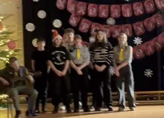 Grafika 15: Zapraszamy do obejrzenia fotorelacji z Mikołajkowego Spotkania Przy Choince, 7 grudnia 2024 w naszej szkole