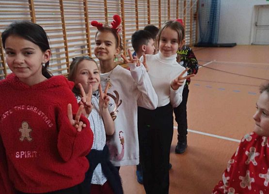 Grafika 23: Zapraszamy do obejrzenia fotorelacji z Mikołajkowego Spotkania Przy Choince, 7 grudnia 2024 w naszej szkole