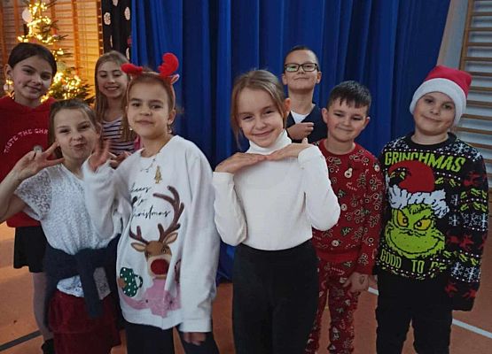 Grafika 22: Zapraszamy do obejrzenia fotorelacji z Mikołajkowego Spotkania Przy Choince, 7 grudnia 2024 w naszej szkole