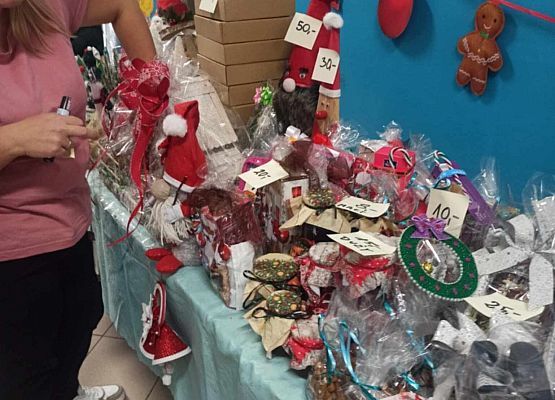 Grafika 29: Zapraszamy do obejrzenia fotorelacji z Mikołajkowego Spotkania Przy Choince, 7 grudnia 2024 w naszej szkole