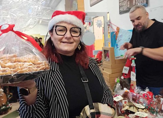 Grafika 32: Zapraszamy do obejrzenia fotorelacji z Mikołajkowego Spotkania Przy Choince, 7 grudnia 2024 w naszej szkole