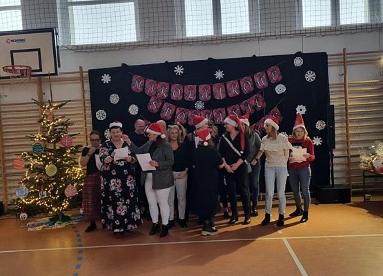 Grafika 36: Zapraszamy do obejrzenia fotorelacji z Mikołajkowego Spotkania Przy Choince, 7 grudnia 2024 w naszej szkole