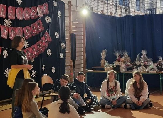 Grafika 41: Zapraszamy do obejrzenia fotorelacji z Mikołajkowego Spotkania Przy Choince, 7 grudnia 2024 w naszej szkole