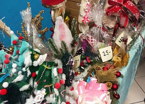 Grafika 20: Zapraszamy do obejrzenia fotorelacji z Mikołajkowego Spotkania Przy Choince, w sobotę, 7 grudnia 2024 w naszej szkole