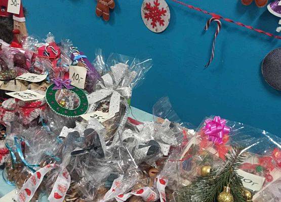 Grafika 35: Zapraszamy do obejrzenia fotorelacji z Mikołajkowego Spotkania Przy Choince, w sobotę, 7 grudnia 2024 w naszej szkole