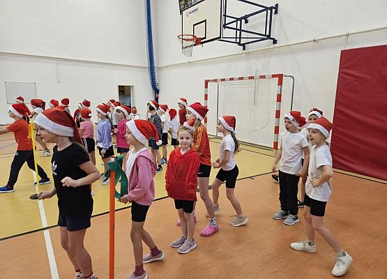 Grafika 1: Uczniowie klas I-III uczestniczyli w Turnieju Mikołajkowym