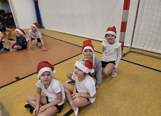 Grafika 3: Uczniowie klas I-III uczestniczyli w Turnieju Mikołajkowym