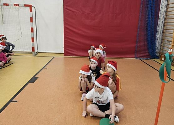 Grafika 13: Uczniowie klas I-III uczestniczyli w Turnieju Mikołajkowym