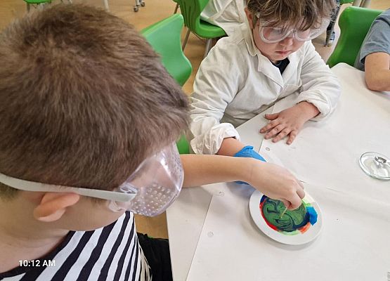 Grafika 37: Klasa IIB w krainie podwójnej noblistki Marii Skłodowskiej-Curie